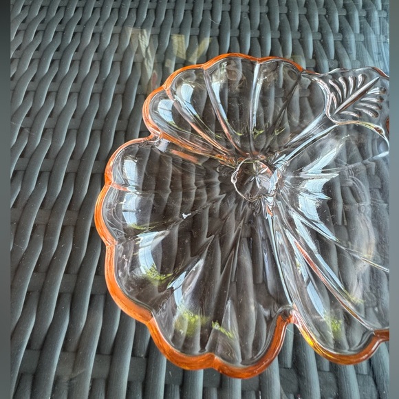 Vintage 1930s Jeannette Iridescent Carnival Glass, 3 leaf Clover Dish - Picture 6 of 9